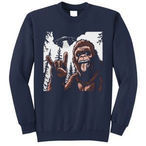 Funny Sasquatch Bigfoot Rock On Selfie With Ufo Alien Sweatshirt