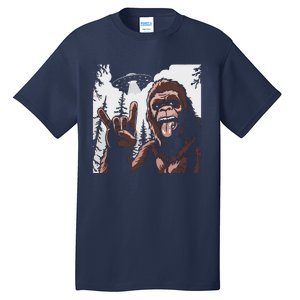 Funny Sasquatch Bigfoot Rock On Selfie With Ufo Alien Tall T-Shirt