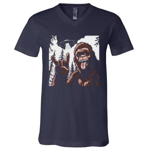 Funny Sasquatch Bigfoot Rock On Selfie With Ufo Alien V-Neck T-Shirt