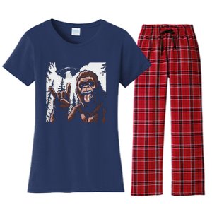 Funny Sasquatch Bigfoot Rock On Selfie With Ufo Alien Women's Flannel Pajama Set