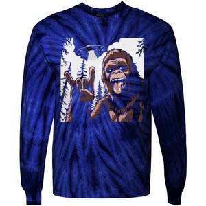 Funny Sasquatch Bigfoot Rock On Selfie With Ufo Alien Tie-Dye Long Sleeve Shirt