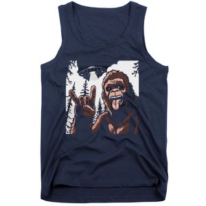 Funny Sasquatch Bigfoot Rock On Selfie With Ufo Alien Tank Top