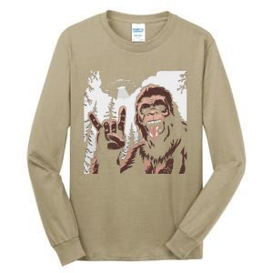 Funny Sasquatch Bigfoot Rock On Selfie With Ufo Alien Tall Long Sleeve T-Shirt