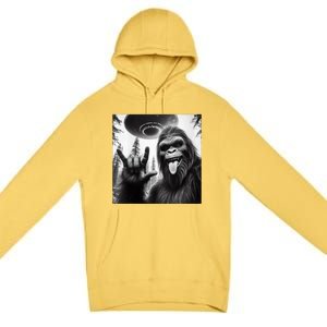 Funny Sasquatch Bigfoot Rock On Selfie With Ufo Alien Premium Pullover Hoodie