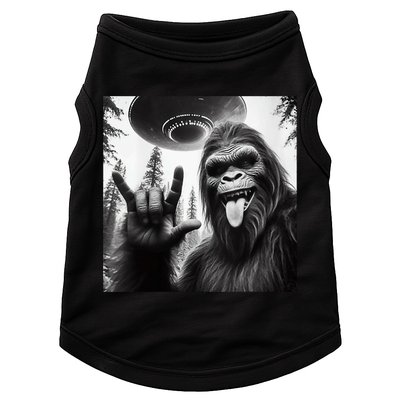 Funny Sasquatch Bigfoot Rock On Selfie With Ufo Alien Doggie Tank