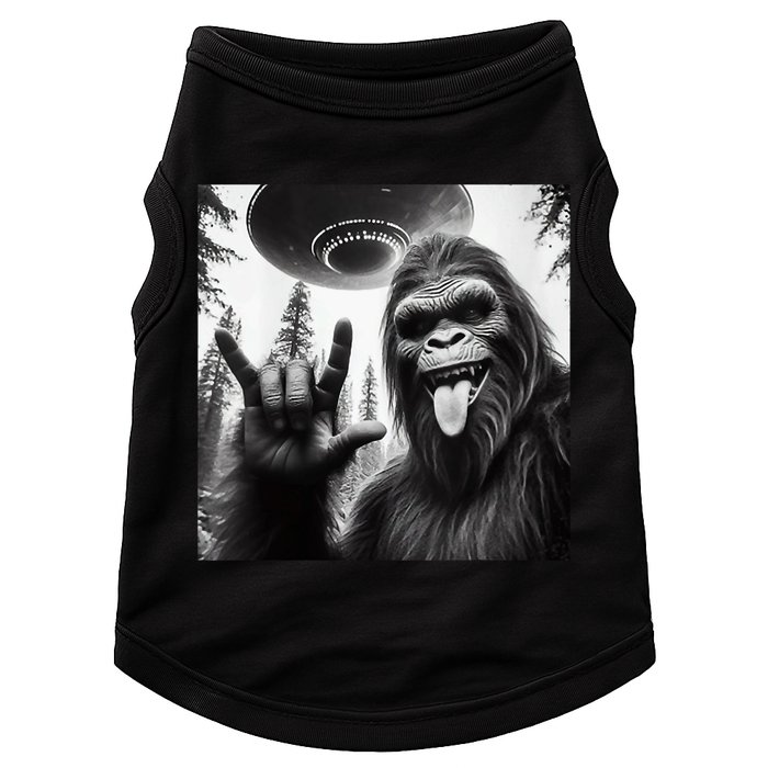 Funny Sasquatch Bigfoot Rock On Selfie With Ufo Alien Doggie Tank