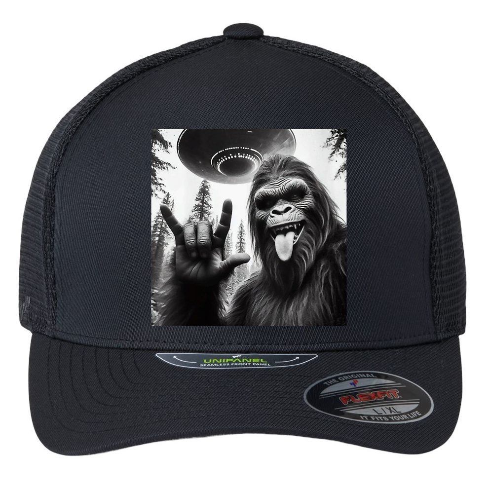Funny Sasquatch Bigfoot Rock On Selfie With Ufo Alien Flexfit Unipanel Trucker Cap