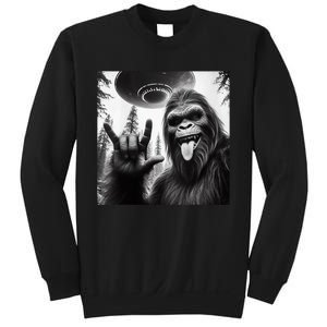 Funny Sasquatch Bigfoot Rock On Selfie With Ufo Alien Sweatshirt