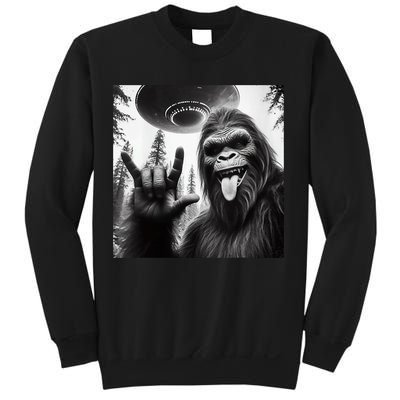 Funny Sasquatch Bigfoot Rock On Selfie With Ufo Alien Sweatshirt