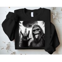 Funny Sasquatch Bigfoot Rock On Selfie With Ufo Alien Sweatshirt