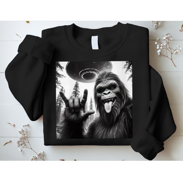 Funny Sasquatch Bigfoot Rock On Selfie With Ufo Alien Sweatshirt