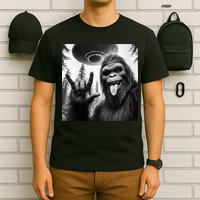 Funny Sasquatch Bigfoot Rock On Selfie With Ufo Alien T-Shirt