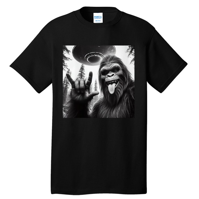 Funny Sasquatch Bigfoot Rock On Selfie With Ufo Alien Tall T-Shirt