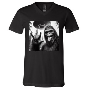 Funny Sasquatch Bigfoot Rock On Selfie With Ufo Alien V-Neck T-Shirt