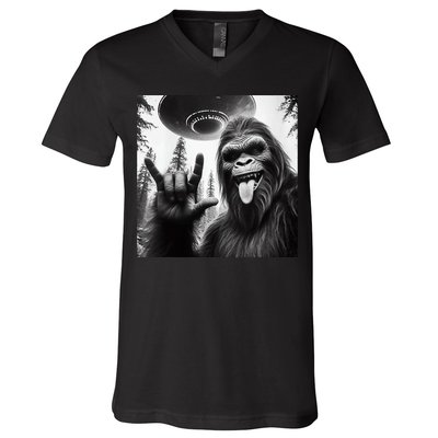 Funny Sasquatch Bigfoot Rock On Selfie With Ufo Alien V-Neck T-Shirt
