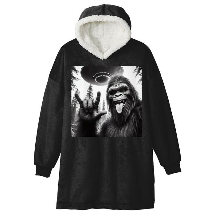 Funny Sasquatch Bigfoot Rock On Selfie With Ufo Alien Hooded Wearable Blanket