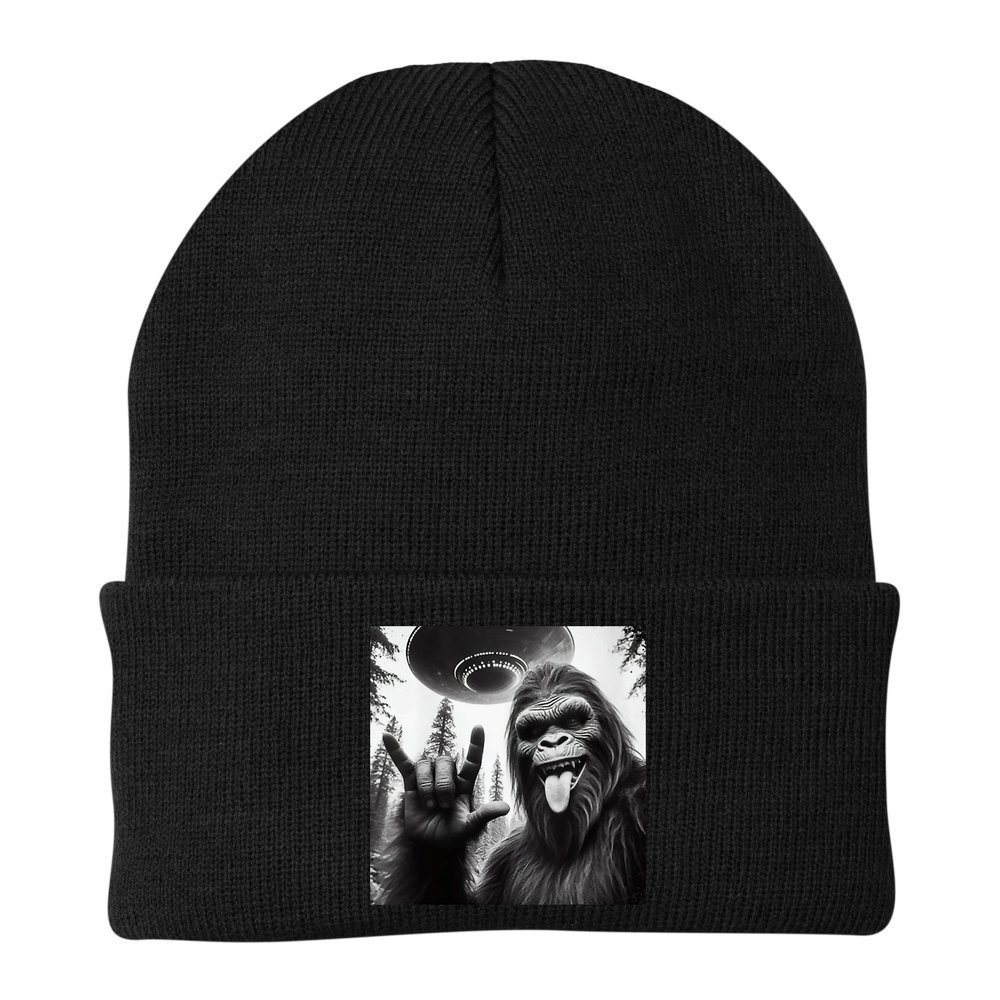 Funny Sasquatch Bigfoot Rock On Selfie With Ufo Alien Beanie