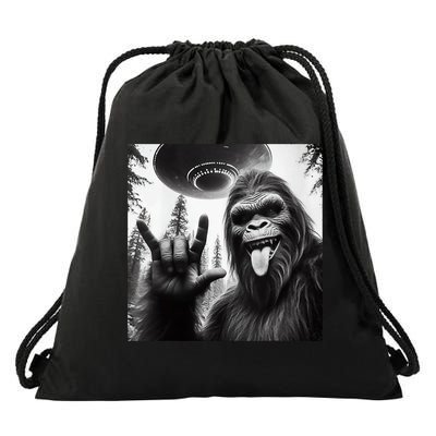 Funny Sasquatch Bigfoot Rock On Selfie With Ufo Alien Drawstring Bag