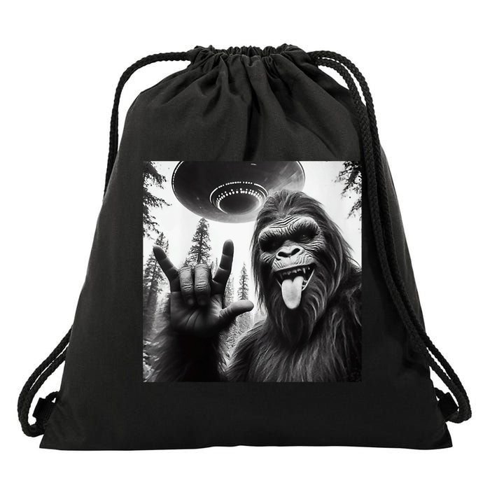 Funny Sasquatch Bigfoot Rock On Selfie With Ufo Alien Drawstring Bag