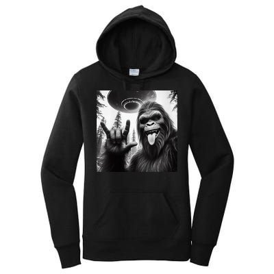 Funny Sasquatch Bigfoot Rock On Selfie With Ufo Alien Women's Pullover Hoodie