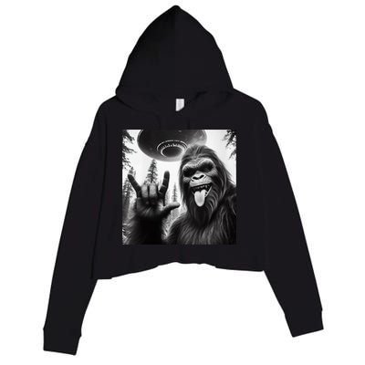 Funny Sasquatch Bigfoot Rock On Selfie With Ufo Alien Crop Fleece Hoodie