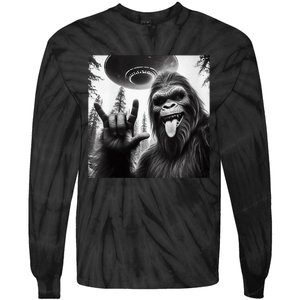 Funny Sasquatch Bigfoot Rock On Selfie With Ufo Alien Tie-Dye Long Sleeve Shirt