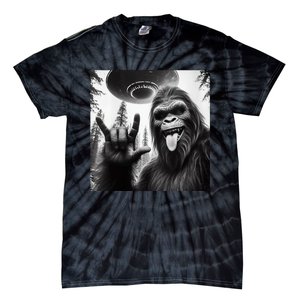 Funny Sasquatch Bigfoot Rock On Selfie With Ufo Alien Tie-Dye T-Shirt