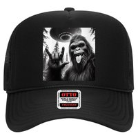 Funny Sasquatch Bigfoot Rock On Selfie With Ufo Alien Trucker Hat