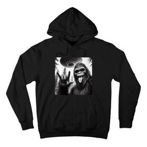 Funny Sasquatch Bigfoot Rock On Selfie With Ufo Alien Tall Hoodie