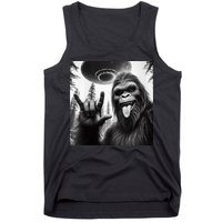 Funny Sasquatch Bigfoot Rock On Selfie With Ufo Alien Tank Top