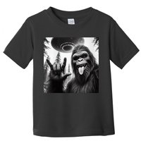 Funny Sasquatch Bigfoot Rock On Selfie With Ufo Alien Toddler T-Shirt