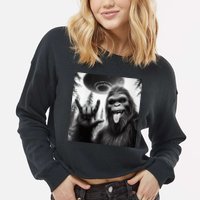 Funny Sasquatch Bigfoot Rock On Selfie With Ufo Alien Cropped Pullover Crew