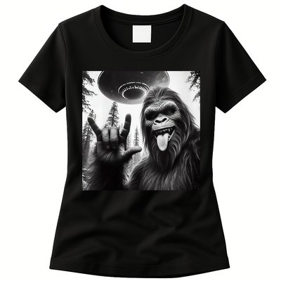 Funny Sasquatch Bigfoot Rock On Selfie With Ufo Alien Womens T-Shirt