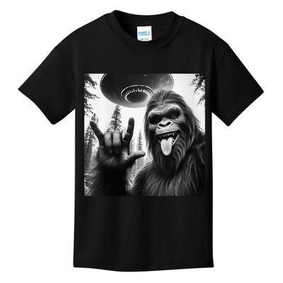 Funny Sasquatch Bigfoot Rock On Selfie With Ufo Alien Kids T-Shirt
