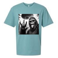 Funny Sasquatch Bigfoot Rock On Selfie With Ufo Alien Sueded Cloud Jersey T-Shirt