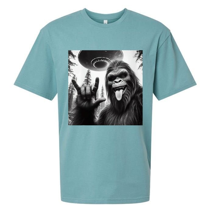 Funny Sasquatch Bigfoot Rock On Selfie With Ufo Alien Sueded Cloud Jersey T-Shirt