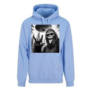 Funny Sasquatch Bigfoot Rock On Selfie With Ufo Alien Unisex Surf Hoodie