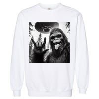 Funny Sasquatch Bigfoot Rock On Selfie With Ufo Alien Garment-Dyed Sweatshirt