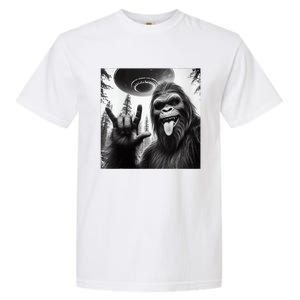 Funny Sasquatch Bigfoot Rock On Selfie With Ufo Alien Garment-Dyed Heavyweight T-Shirt