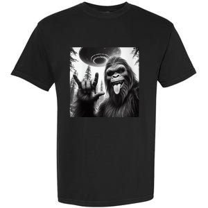 Funny Sasquatch Bigfoot Rock On Selfie With Ufo Alien Garment-Dyed Heavyweight T-Shirt