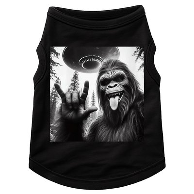Funny Sasquatch Bigfoot Rock On Selfie With Ufo Alien Doggie Tank