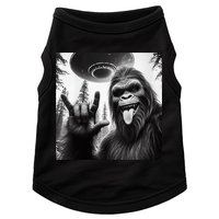 Funny Sasquatch Bigfoot Rock On Selfie With Ufo Alien Doggie Tank