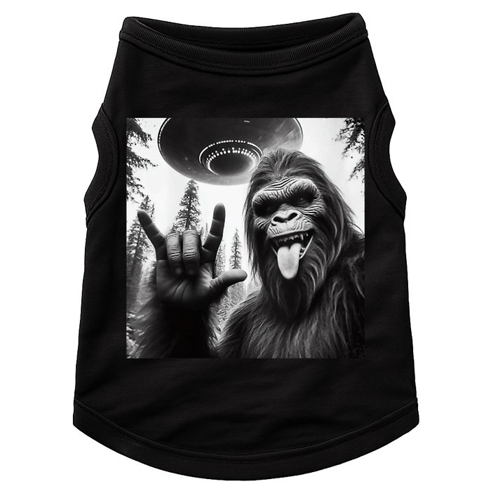 Funny Sasquatch Bigfoot Rock On Selfie With Ufo Alien Doggie Tank