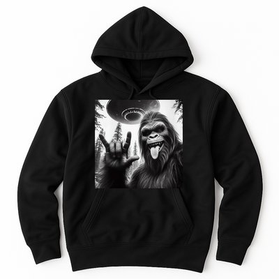 Funny Sasquatch Bigfoot Rock On Selfie With Ufo Alien Hoodie