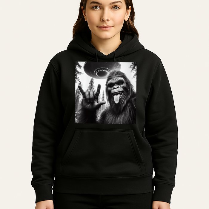 Funny Sasquatch Bigfoot Rock On Selfie With Ufo Alien Hoodie
