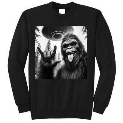 Funny Sasquatch Bigfoot Rock On Selfie With Ufo Alien Sweatshirt