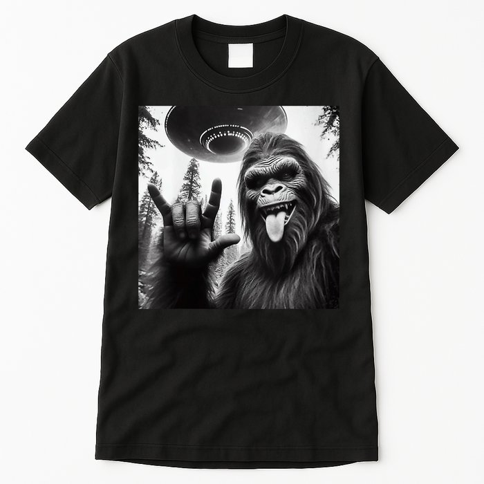 Funny Sasquatch Bigfoot Rock On Selfie With Ufo Alien Tall T-Shirt