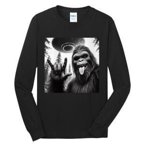 Funny Sasquatch Bigfoot Rock On Selfie With Ufo Alien Tall Long Sleeve T-Shirt