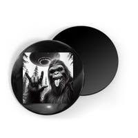 Funny Sasquatch Bigfoot Rock On Selfie With Ufo Alien Magnet