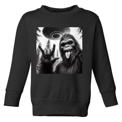 Funny Sasquatch Bigfoot Rock On Selfie With Ufo Alien Toddler Sweatshirt